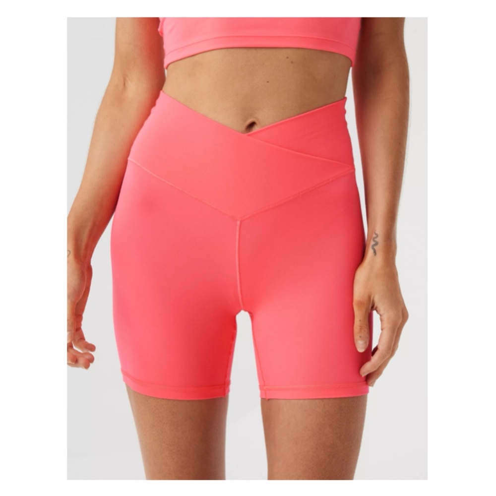OFFLINE BY AERIE Real Me Crossover High Waisted 5” Bike Short Tropadelic Size S